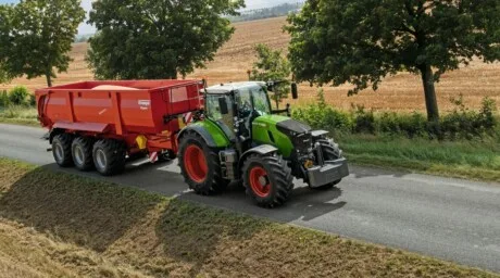 Afskubbervogn og traktor